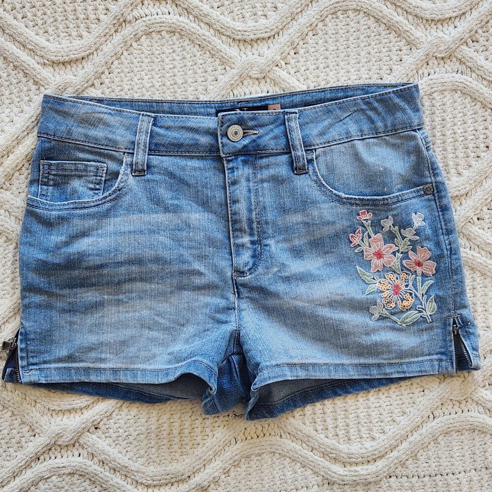 PNY Floral Embroidered Denim High Rise Booty Shorts Size 7